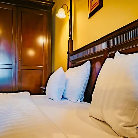 Joy Romantic Retreat & Vibe *